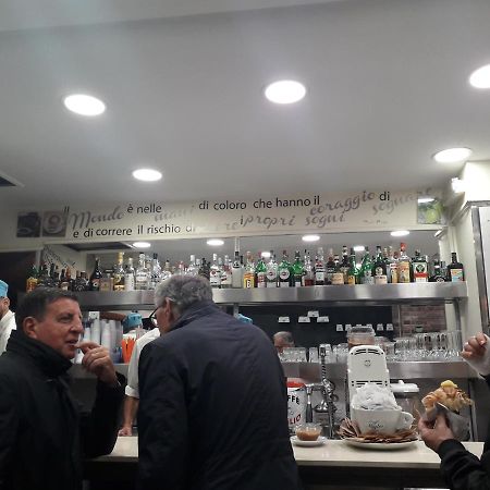 Casa Terry Bed & Breakfast Napoli Bagian luar foto